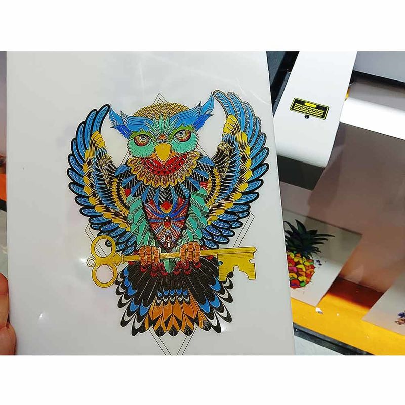 Impresora digital UV de 8 canales para la impresión de material plástico brillante acrílico